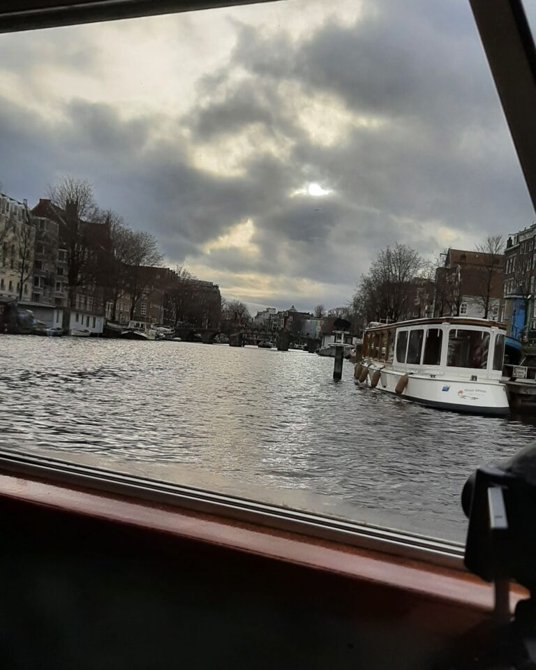 Major canals are wide thoroughfares