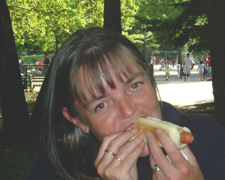 Lindsey enjoys a hot dog in Central Park