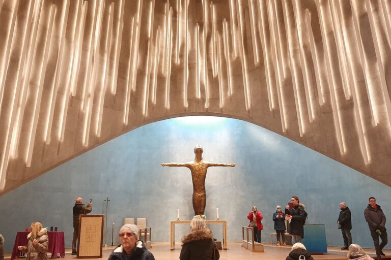 Stunning Centrepiece, Northern Lights Cathedral