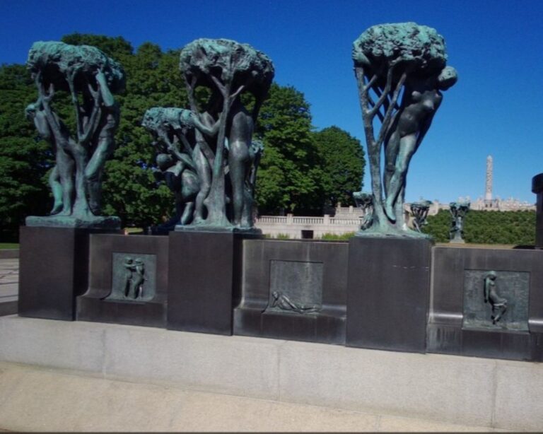 Bronze Statues on the central bridge
