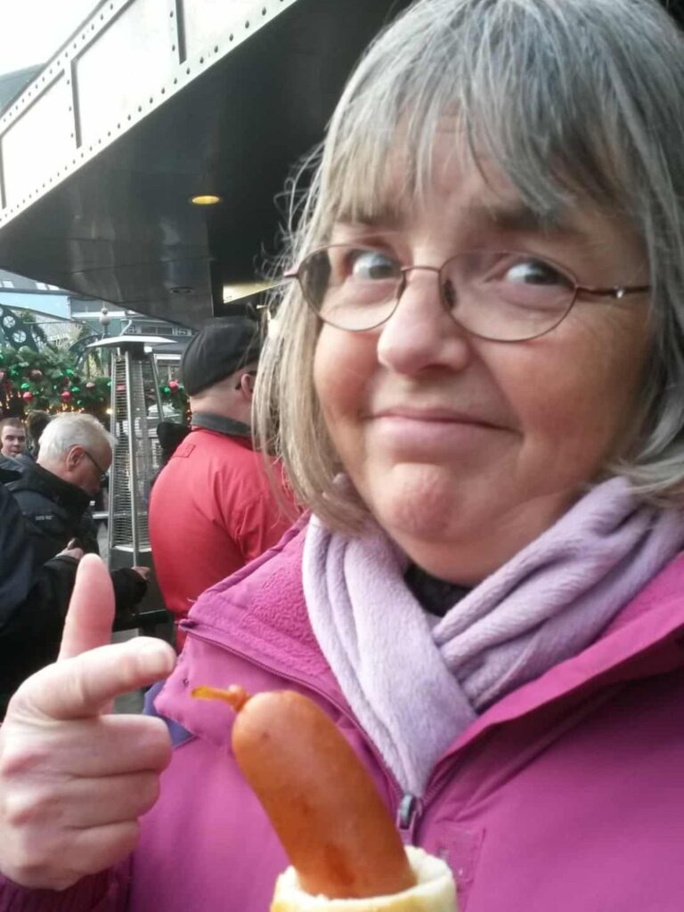 Lindsey tries local fare