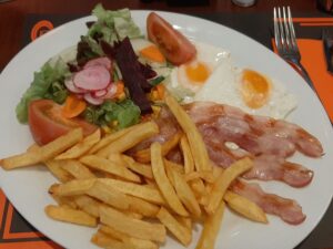 Lindsey had Bacon, Egg and Chips