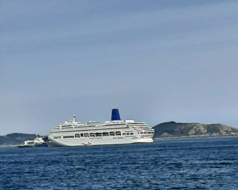 Oriana anchored at St Peter Port